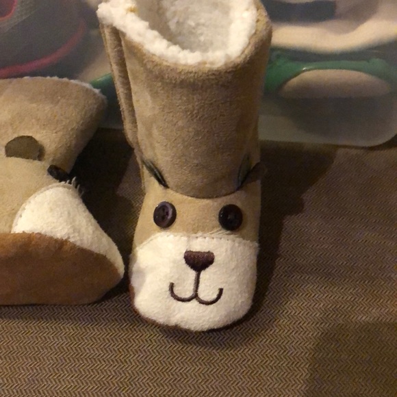 Mud pie 0-6mo booties - Picture 2 of 5